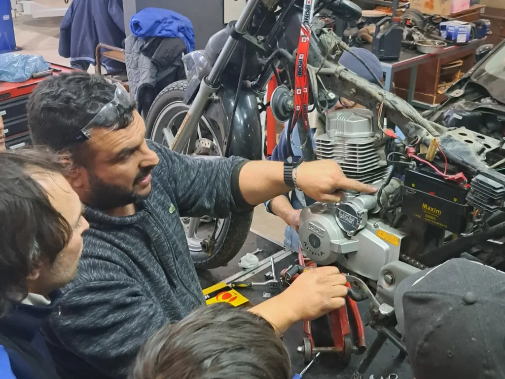 academia-tubox-curso-mecanica-electricidad-motos-02