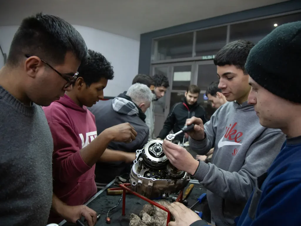 academia-tubox-curso-mecanica-electricidad-motos-07