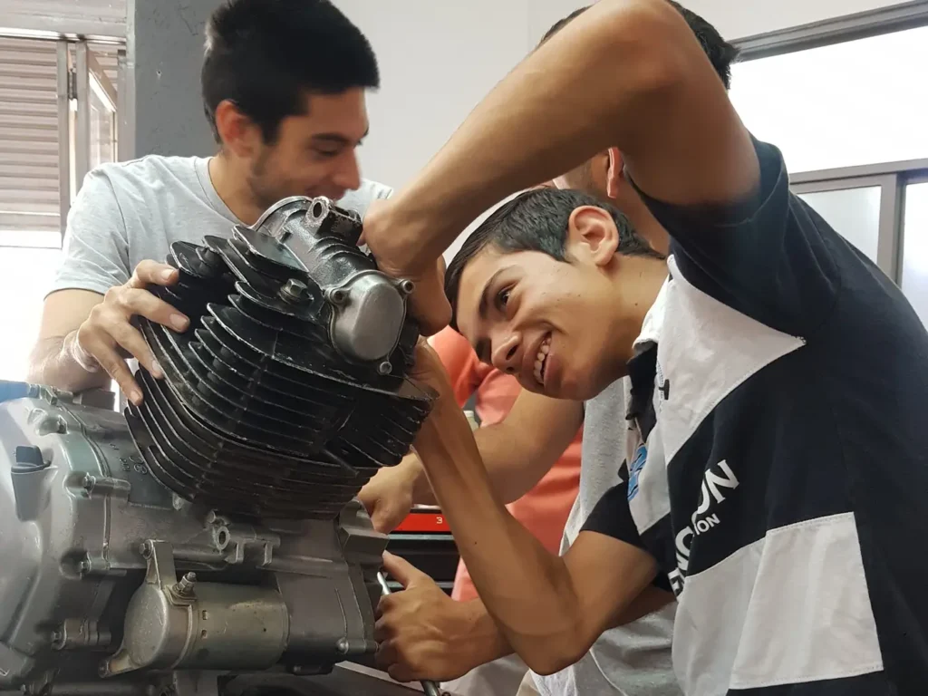 academia-tubox-curso-mecanica-electricidad-motos-09