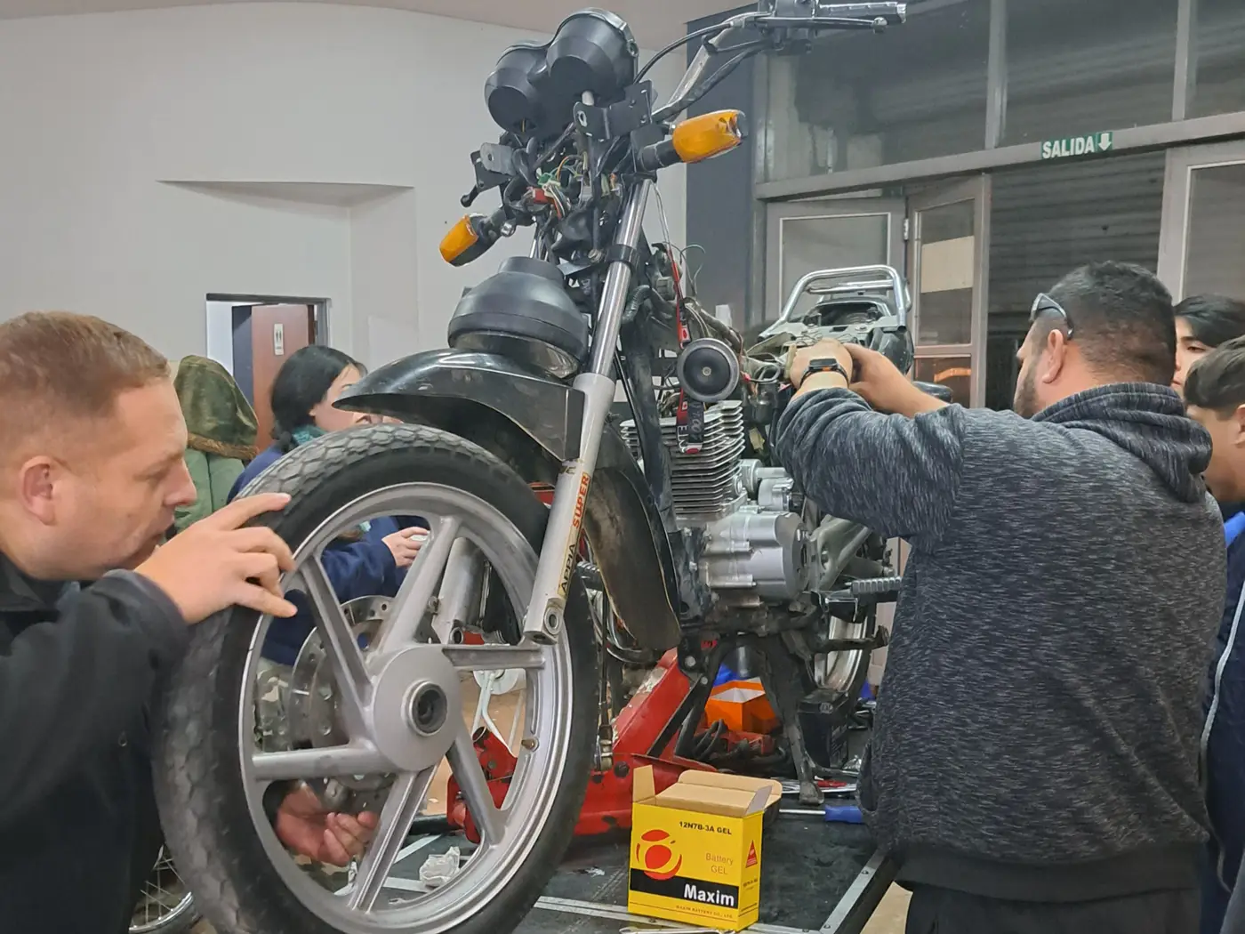 academia-tubox-curso-mecanica-electricidad-motos-10