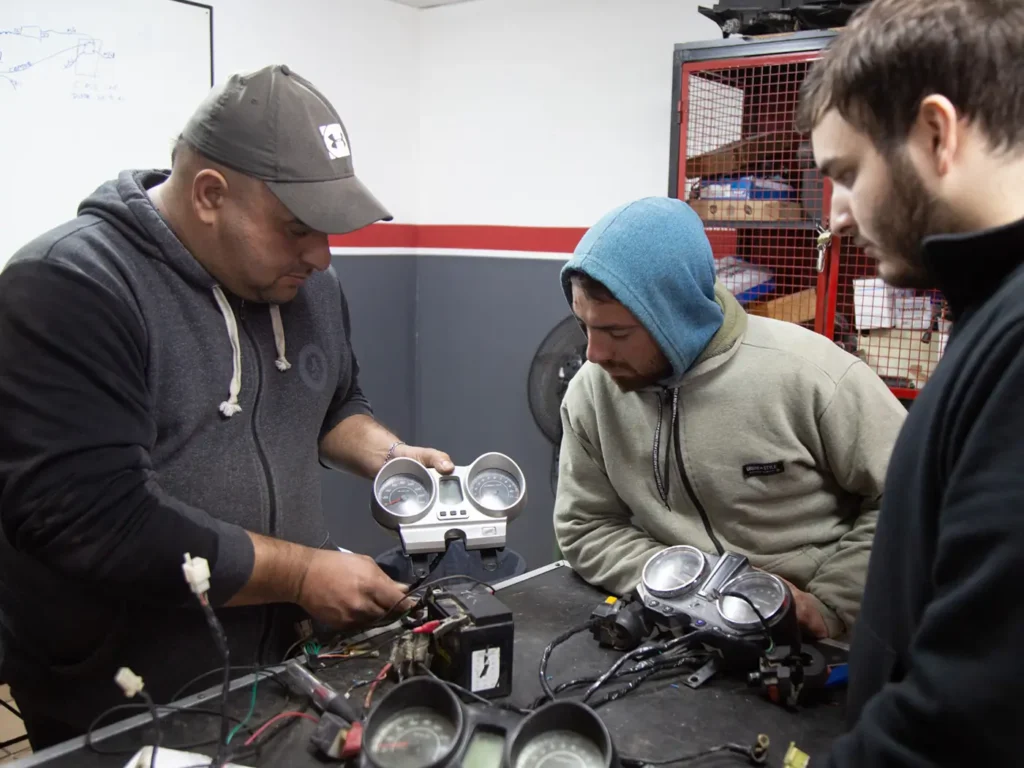 academia-tubox-curso-mecanica-electricidad-motos-11