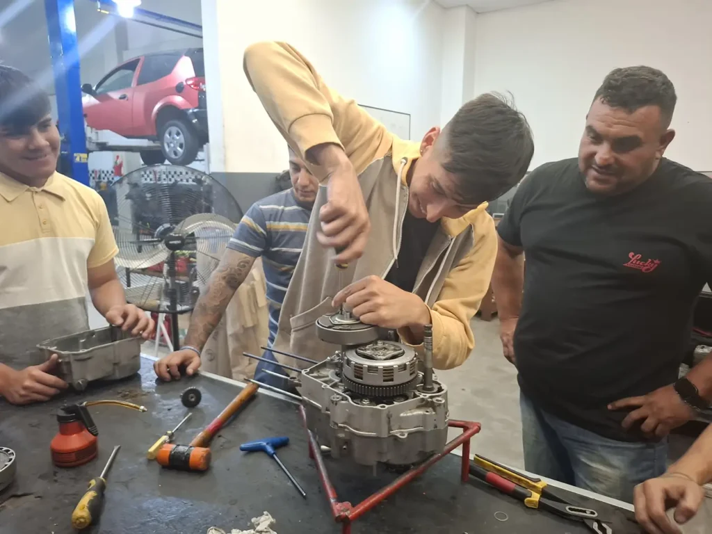 academia-tubox-curso-mecanica-electricidad-motos-12